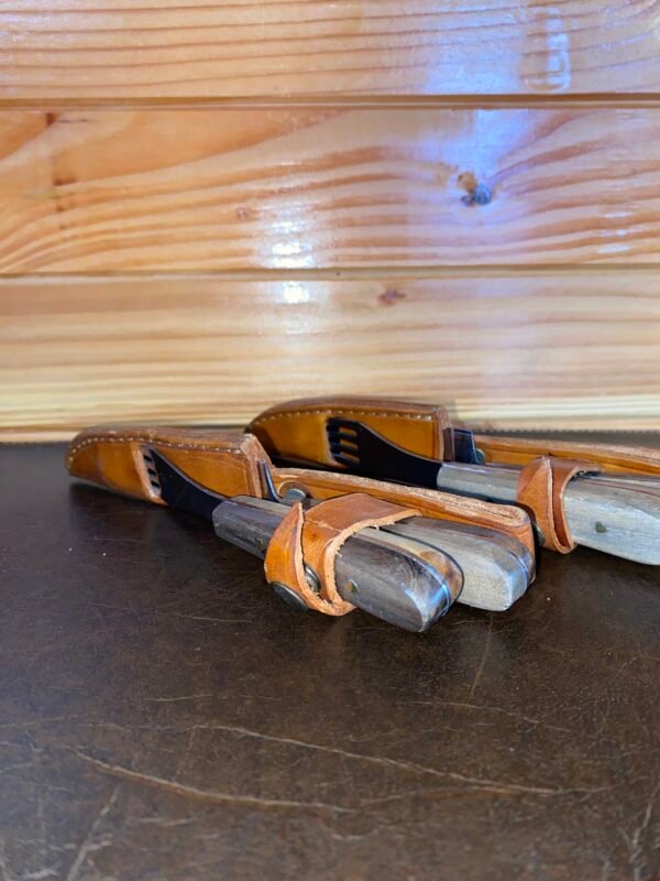 IMG_4621 Set de Cuchillo y Tenedor Asador – Funda de Cuero