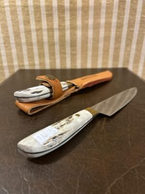 WhatsApp Image 2025-09-01 at 10.56.30 PM (2) Cuchillo Artesanal cacha Asta de Ciervo c/ Funda de Cuero