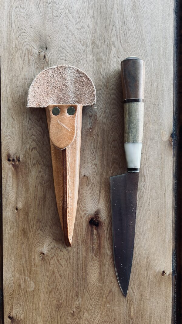 Cuchillo Artesanal c/ Funda de Cuero