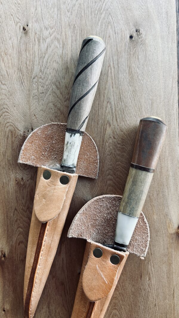 Cuchillo Artesanal c/ Funda de Cuero