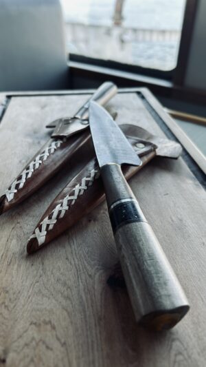 Cuchillo Artesanal cacha Asta de Ciervo c/ Funda de Cuero