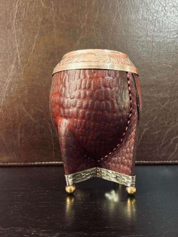 WhatsApp Image 2026-03-12 at 6.59.52 PM (2)1 Torpedo cuero Croco - Alpaca Cincelado