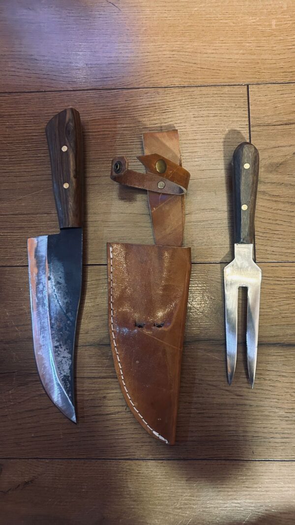 WhatsApp Image 2026-05-28 at 3.50.06 PM (1) Cuchillo Artesanal y Tenedor Trinchante Gaucho