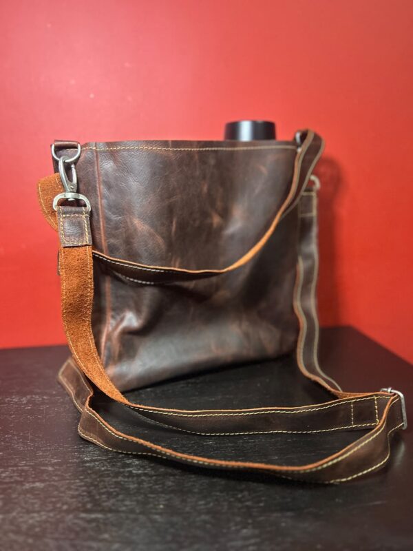WhatsApp Image 2026-08-19 at 4.28.25 PM (1) Cartera Matera Premium de Cuero