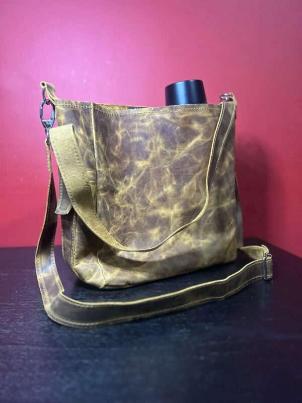 WhatsApp Image 2026-08-19 at 4.28.26 PM (1) Cartera Matera Premium de Cuero