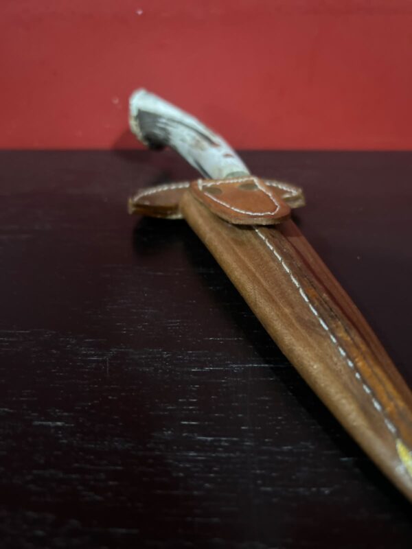 WhatsApp Image 2026-08-25 at 9.05.39 PM (2) Cuchillo Criollo con Mango de Asta Ciervo