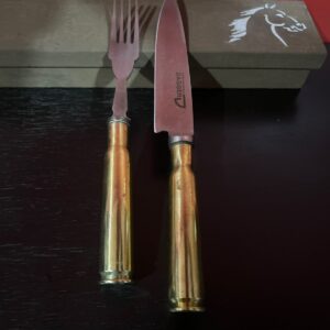 Cuchillo y Tenedor Artesanal – Cacha de Bala Antiaérea