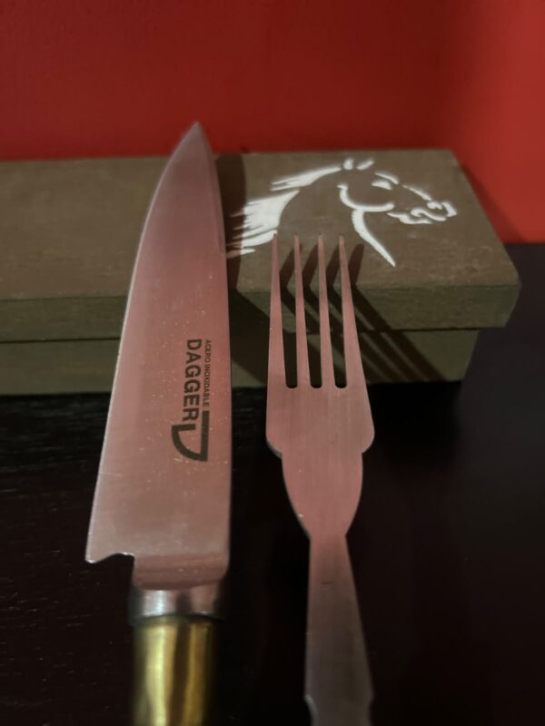 Cuchillo y Tenedor Artesanal – Cacha de Bala Antiaérea
