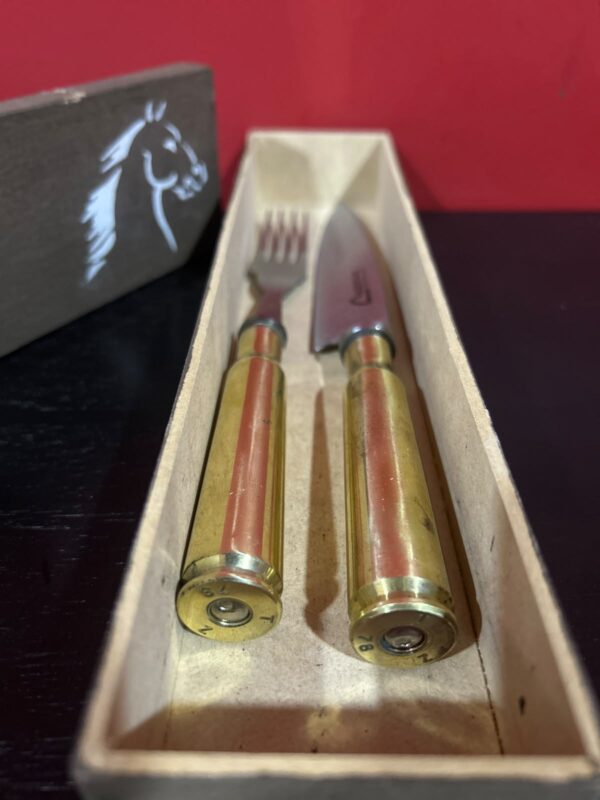 Cuchillo y Tenedor Artesanal – Cacha de Bala Antiaérea